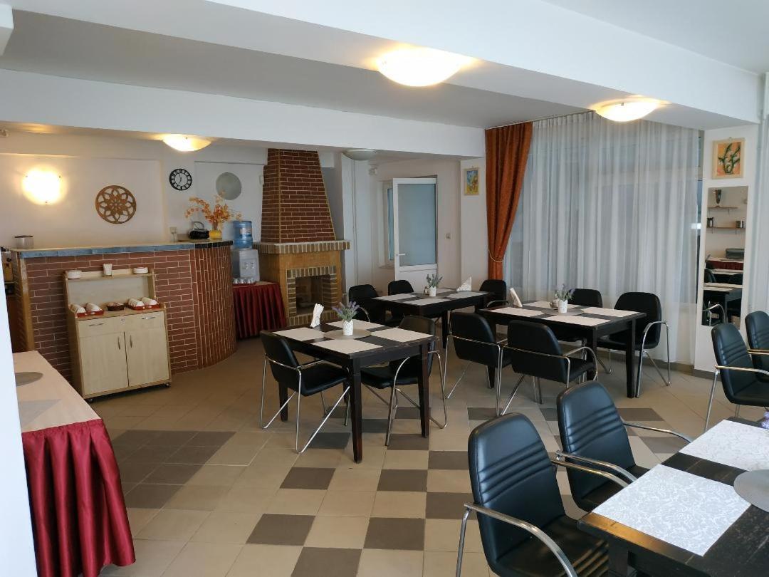 Vila Mihail Hotel Busteni Ngoại thất bức ảnh