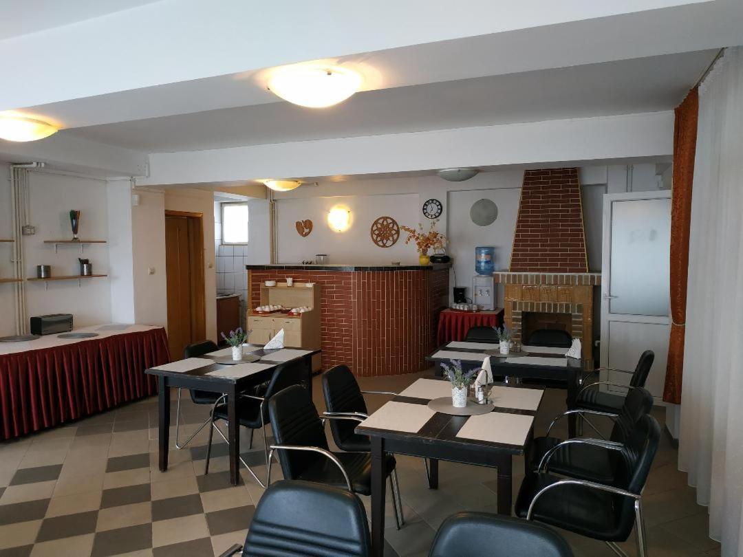 Vila Mihail Hotel Busteni Ngoại thất bức ảnh