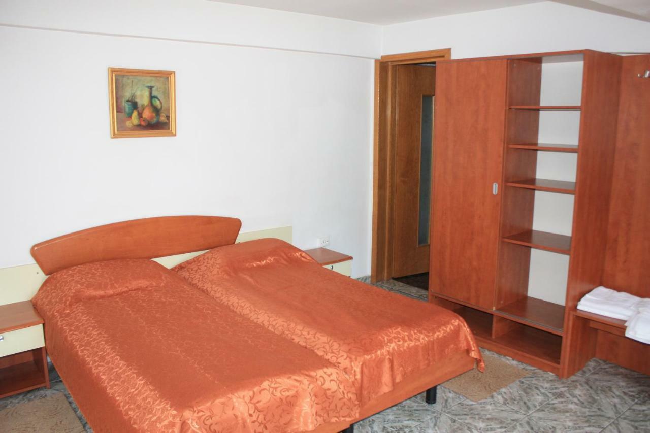 Vila Mihail Hotel Busteni Ngoại thất bức ảnh