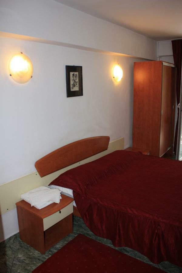 Vila Mihail Hotel Busteni Ngoại thất bức ảnh
